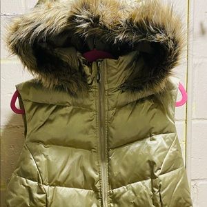 New York 🎉 and Company Puffer Vest Faux Fur Hood